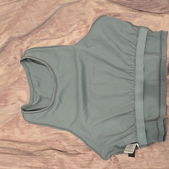 Cropped Racerback Workout Tank - Picture 4 of 4